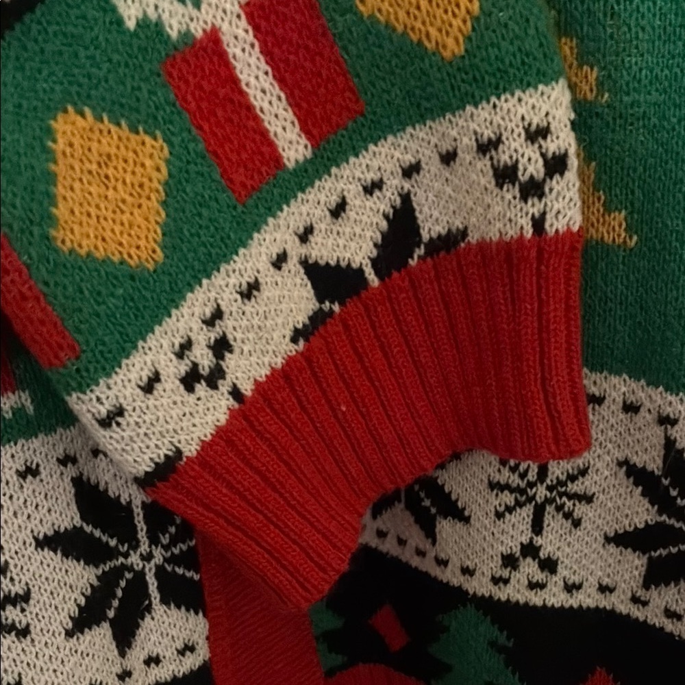 New 🆕 Festive Red and Green Cardigan 2X - Picture 5 of 7